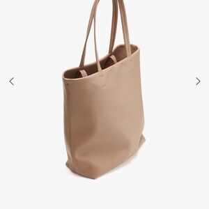 Cuyana tall easy tote in cappuccino